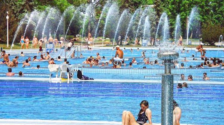 Fungarian: Summer Joys Of Budapest, The ‘Strand’