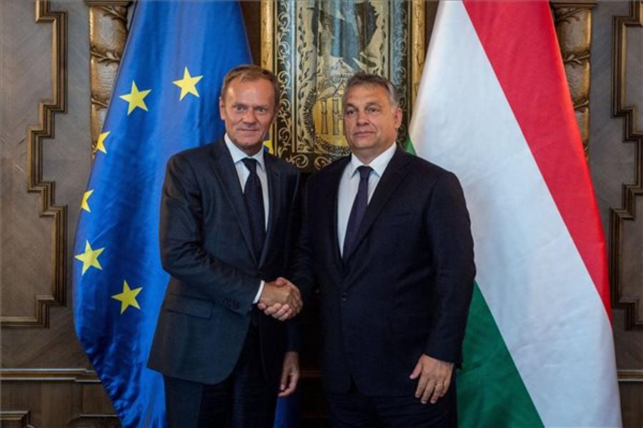 Orbán Meets Tusk, Calls For Migrant Policy Of Self-Defence