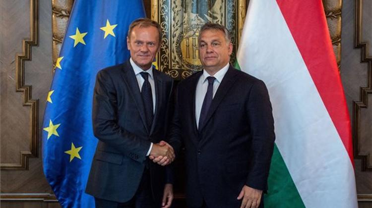 Orbán Meets Tusk, Calls For Migrant Policy Of Self-Defence