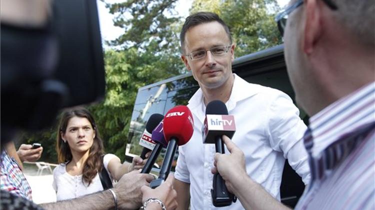 Szijjártó: Hungary Won’t Be Pressured On Migration