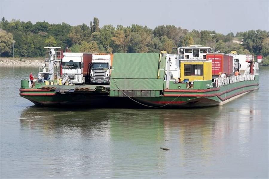Truck Ferry Opens In Esztergom