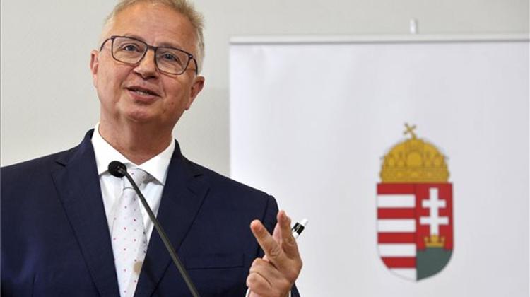 Trócsányi Sees Moral Code For Mayors In Hungary