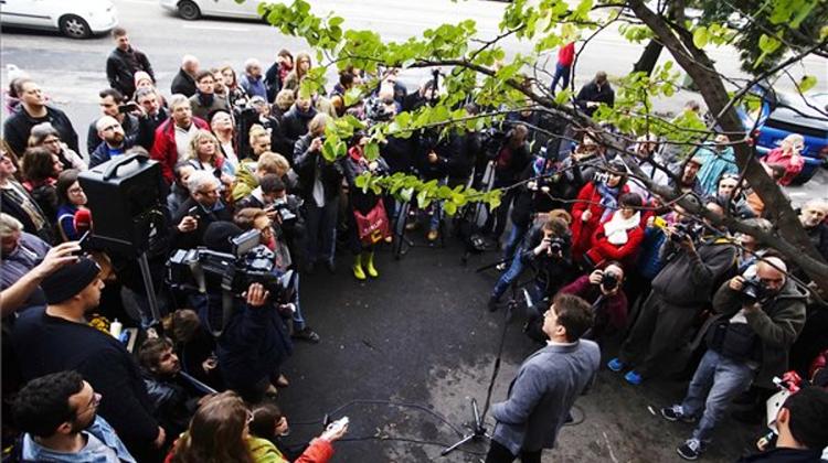 Opposition Slams Népszabadság Suspension; Fidesz Says Move Business Decision