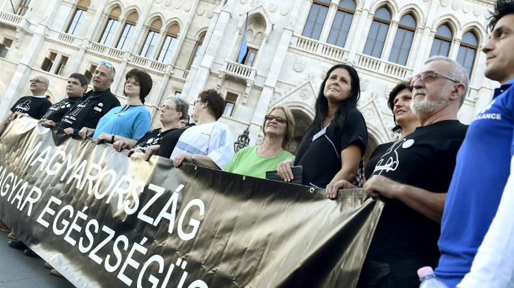 Referendum – Demonstration Held In Front Of Parliament
