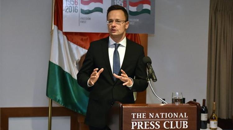 Hungarian Foreign Minister: Italy Must Fulfil Its Schengen Obligations