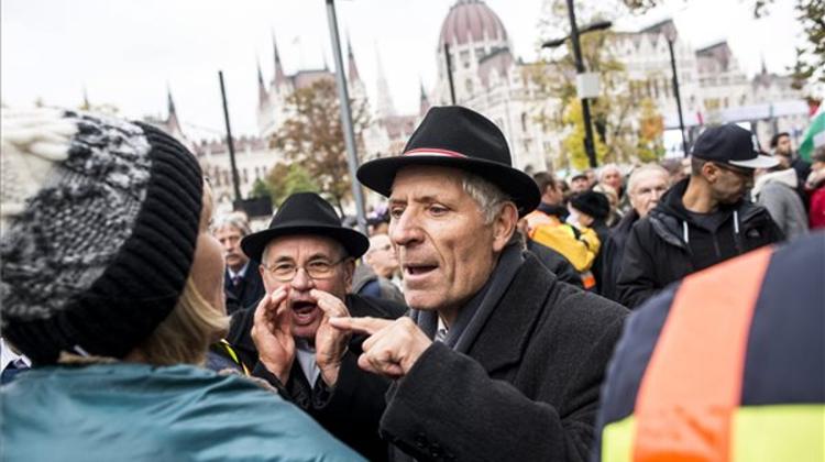 1956 – Anti-Govt Protestors Demonstrate During State Celebrations