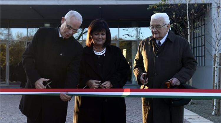 Visitors Centre Opens At Budapest Cemetery