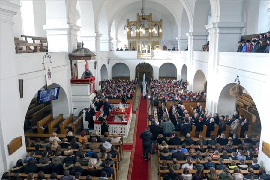 Lázár: Churches Play Important Role In School System