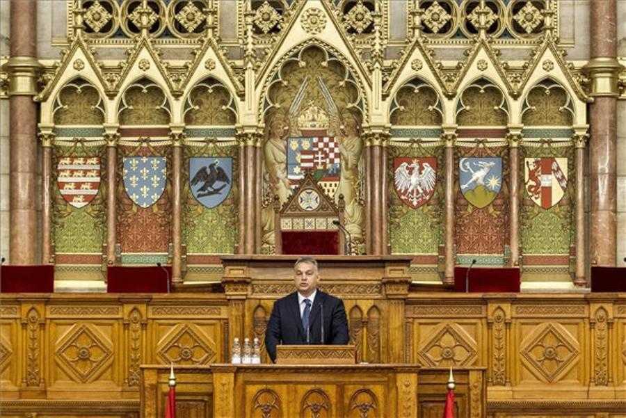 Orbán Calls For Higher Wages At EBRD Conference