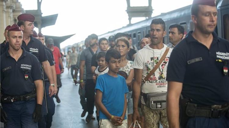 Vast Majority Of Hungary’s Mayors Sign Petition Against Migrant Quotas
