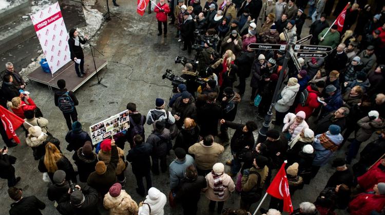 Socialists Protest Delay In Metro 3 Refurbishment, Olympic Plans