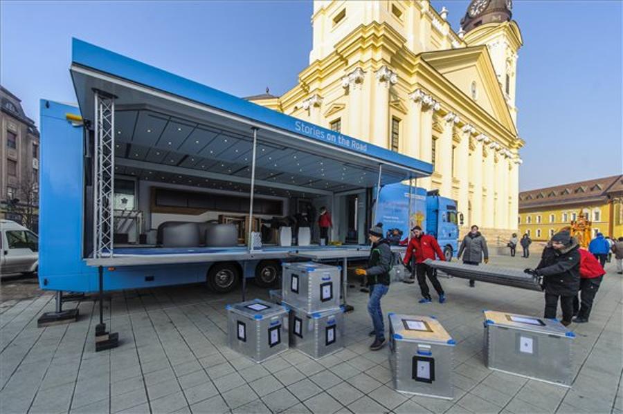 Truck Marking 500 Years Of Reformation Arrives In Debrecen