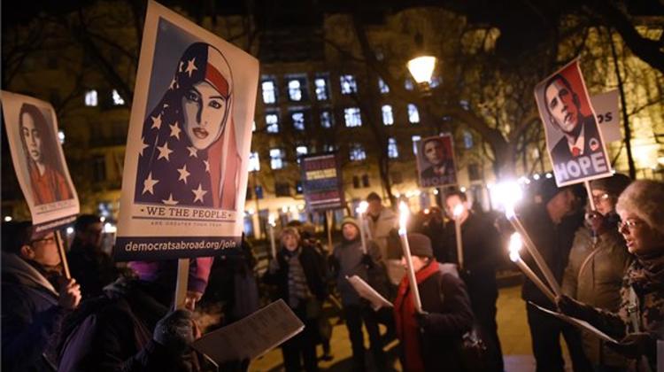 Democrats Abroad Say Goodbye To Obama At US Embassy In Budapest