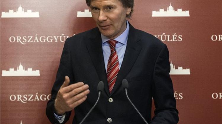 Liberals Call On Pm To Provide Partial Access To Communist Informer Files