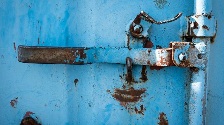 Amnesty International Calls “Locking Refugees” A New Low In Hungary