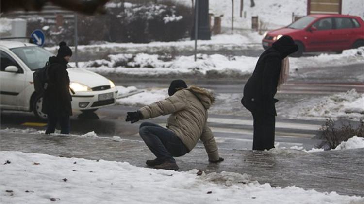 Budapest Public Area Maintenance Company Overwhelmed By Heavy Weather