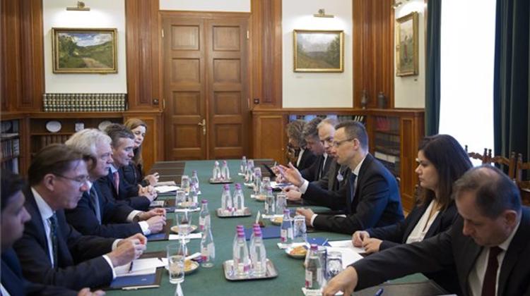 Hungary’s Foreign Minister Meets UK Brexit Minister