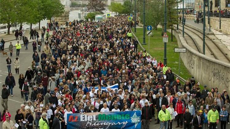 March Of The Living Commemorates Holocaust Victims