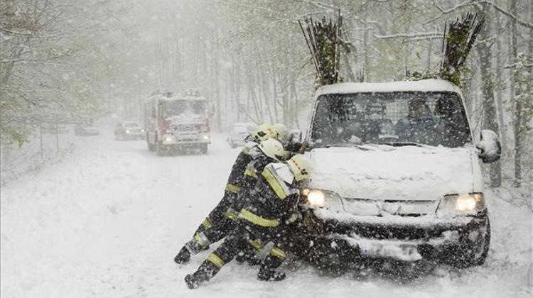Photos: Hungary Hit By High Winds & Snow
