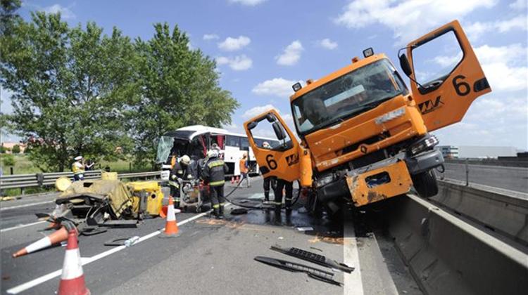 Driver Dies In Serbian Tourist Bus Crash On Budapest Ringroad