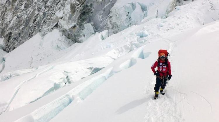 Hungarian Climber Klein Abandons Bid To Conquer Everest Without Oxygen Bottle