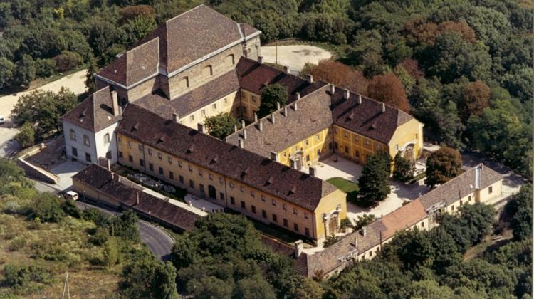 Ending Soon: History of Street Photography In Budapest, Kiscell Museum