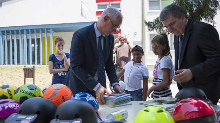 Balog: Large Orphanges To Be Phased Out By 2020