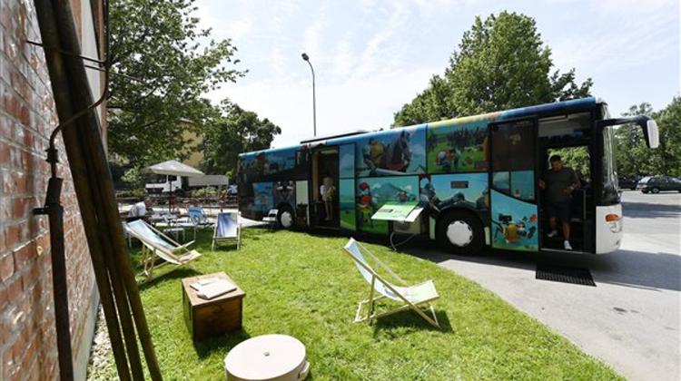 'Arany Bus', A Roving Exhibition Launched