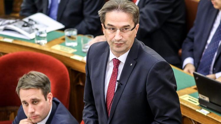 Official: EC Conducting ‘Show Trial’ Against Hungary Over Migrant Quotas