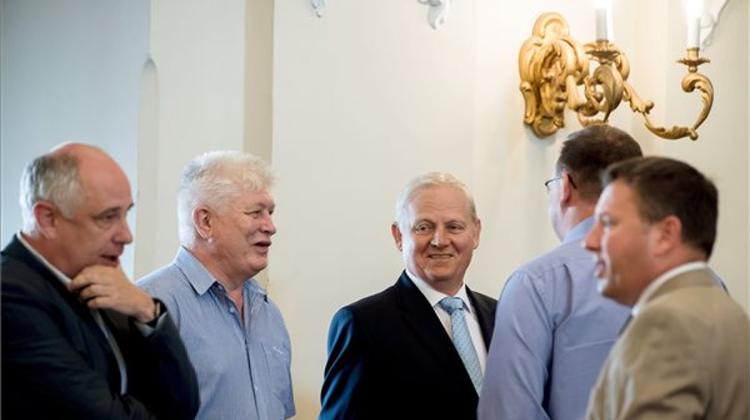 Opposition Calls On Budapest Mayor To Call Local Referendum On Római Levee