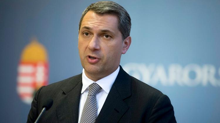 Lázár Orders Government Employees And Police To Destroy Illegal Ads