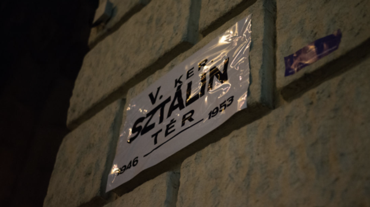 Momentum Welcomes Putin With Soviet-Era Street Signs And Newspaper Clippings