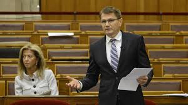 Govt Launches Scholarships For Youth In Health Care