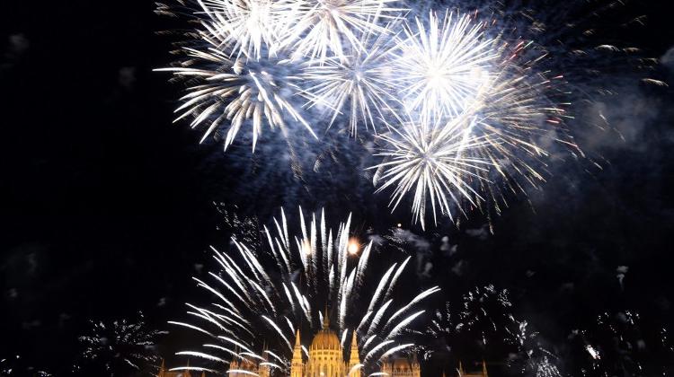 Video: Amazing Fireworks In Budapest To Celebrate National Holiday