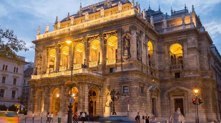 Free Open-Air Show Outside Opera On Saturday