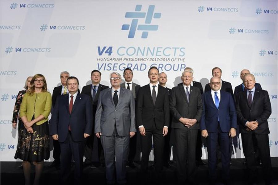 Top Diplomats: V4 Backs EU Enlargement