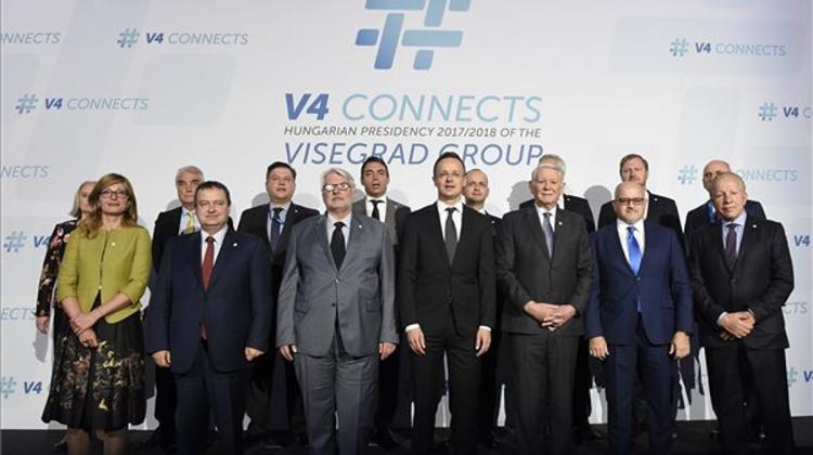 Top Diplomats: V4 Backs EU Enlargement