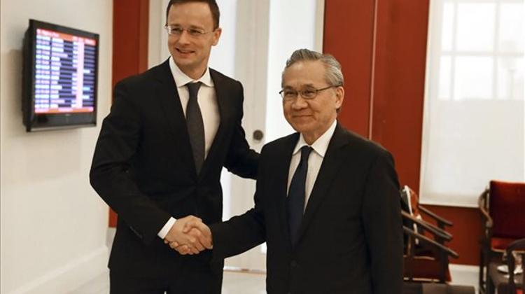 Hungary Signs Education, Economic Pact With Thailand