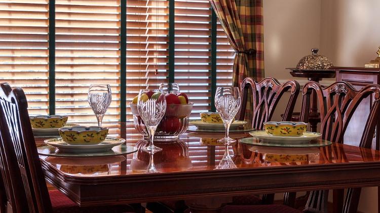 Number Of Restaurants Dwindling, Remaining Doing Well