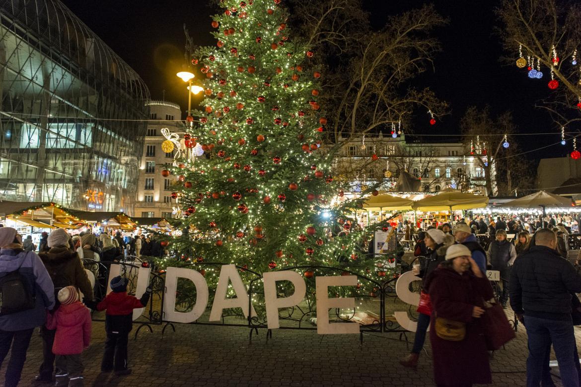 'Christmas Fair 2017' @ Vörösmarty Square, 10 Nov - 31 Dec